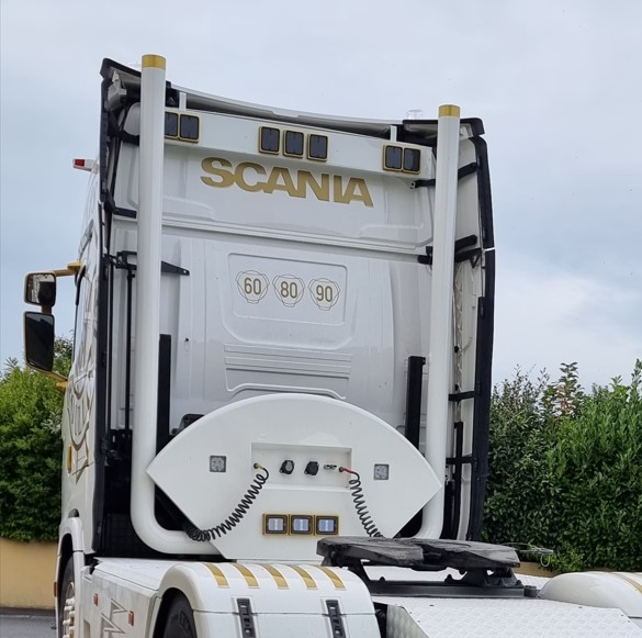 Visière Scania NTG 230x35cm découpe pour 9 veilleuses Accessoire Ca